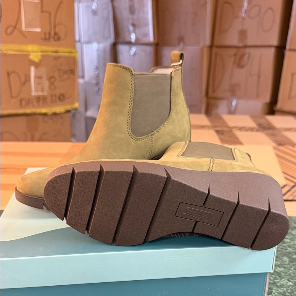 Cliffs by WHITE MOUNTAIN Olive Suede Wedge Chelsea Booties - Picture 4 of 4